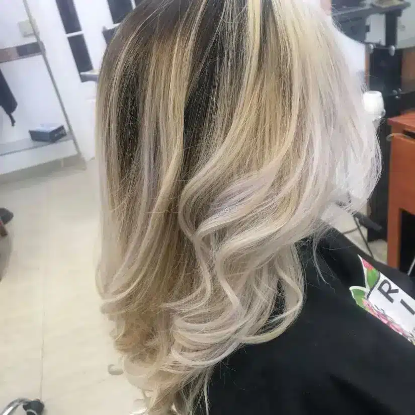 Servicios de peluquería en Zaragoza para cuidar tu cabello 3 balayage en Zaragoza con efecto luminoso natural