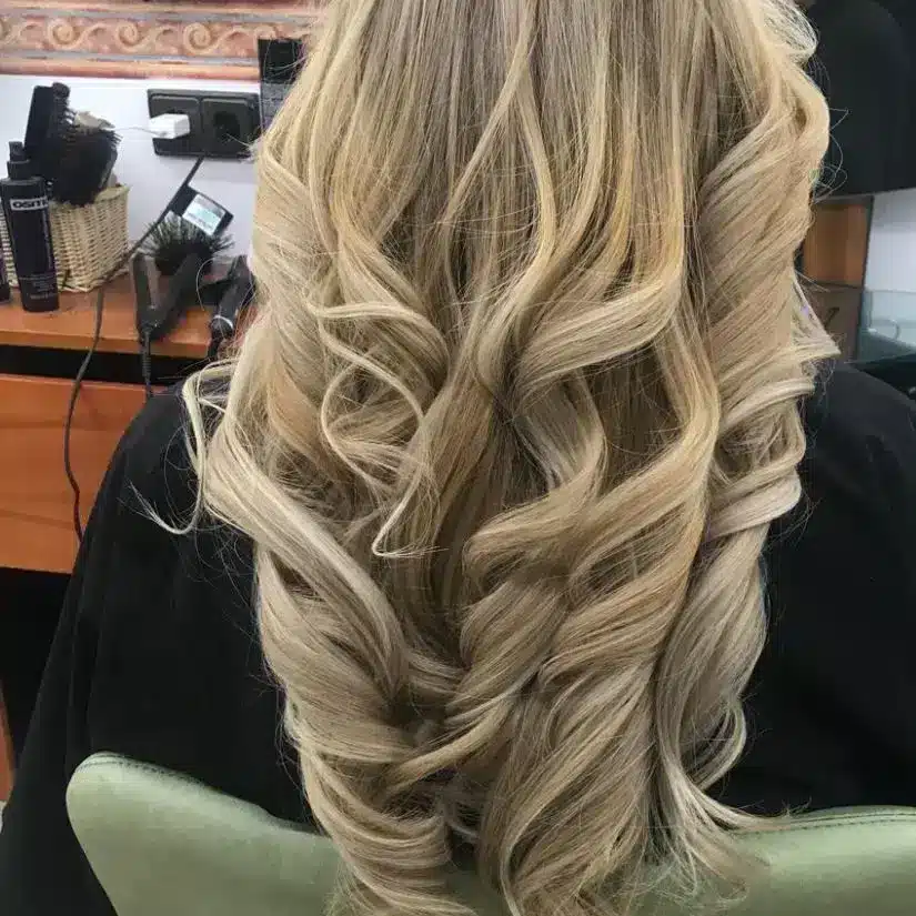 Servicios de peluquería en Zaragoza para cuidar tu cabello 4 mechas babylights en Zaragoza para rubio natural